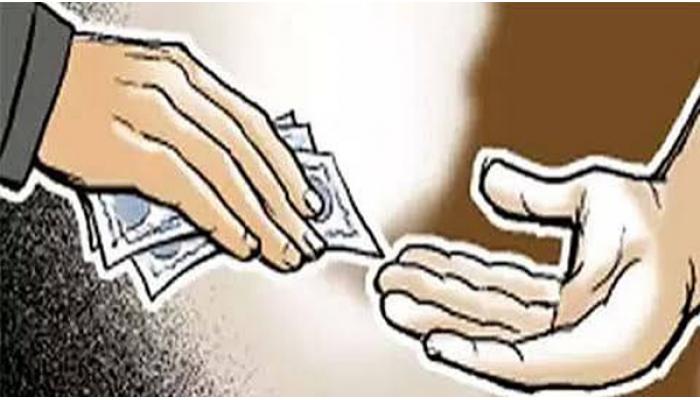 उपमुख्यमंत्र्याच्या बैठकीला हजेरी, घरी जाताच घेतली ४५ लाखांची लाच; बीडमध्ये विभागीय वनअधिकाऱ्यांला रंगेहात पकडलं