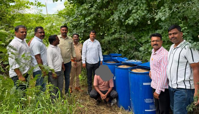 गावठी हातभट्टी दारू अड्ड्यावर छापा
