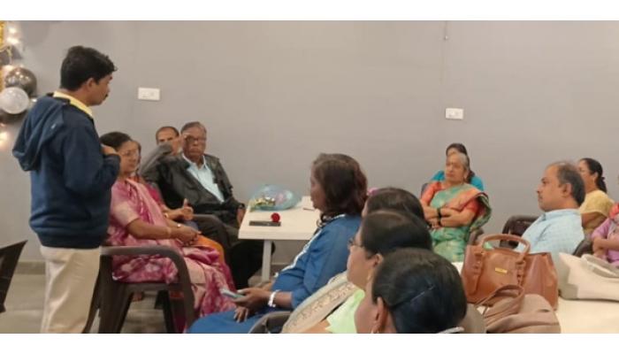 सेवानिवृत्तांनी अनुभवाची शिदोरी समाजाला द्यावी - यशेंद्र क्षीरसागर,श्रीमती स्मिता शिंदे यांचा सेवानिवृत्तीनिमित्त सत्कार