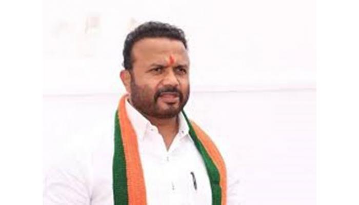 सातारा जिल्हा बँकेचा गुलाल लावूनच सोलापुरात जाणार; ग्रामविकास मंत्री जयकुमार गोरे यांचे वक्तव्य, राजकारणाचा संघर्ष अधिक तीव्र होण्याची चिन्हे