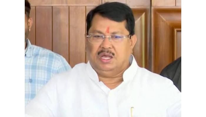 सुनेत्रा पवार यांच्याबद्दल काँग्रेसला पूर्ण आदर, &lsquo;गुंगी गुडिया&rsquo; नाही, हे त्यांनी सिद्ध करावे : विरोधी पक्षनेते विजय वडेट्टीवार