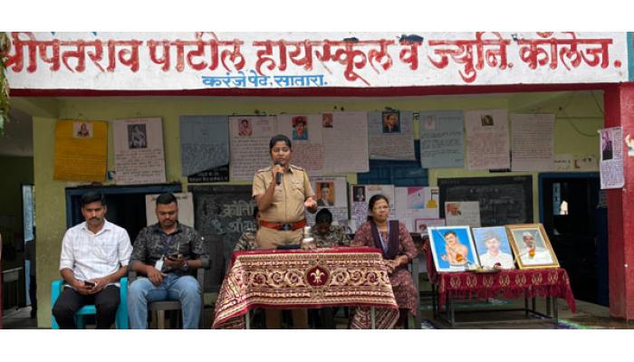 श्रीपतराव पाटील हायस्कूलमध्ये 'क्रांती दिन' उत्साहात साजरा; विद्यार्थ्याने सादर केलेल्या देशभक्तीपर गीतांनी उपस्थितांची मने जिंकली