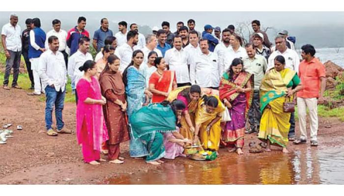 कास धरणाचे ओटीभरण; आगामी काळात सातारा शहरासह हद्दवाढ भागाला २४ तास पाणीपुरवठा करण्याचा पालिकेचा संकल्प - नगराध्यक्ष अमोल मोहिते, उपनगराध्यक्ष ॲड. दत्तात्रय बनकर यांची माहिती