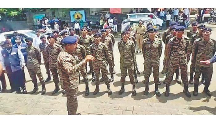 खडतर प्रशिक्षण पूर्ण करून जिल्ह्यातील ३६ युवक अग्निवीर म्हणून मायभूमीत दाखल; फुलांचा वर्षाव करत भारतमातेचा जयघोषाने स्वागत
