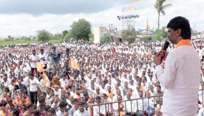 मराठा आरक्षणाच्या प्रश्नावर सरकारकडून संभ्रम निर्माण करण्याचा प्रयत्न; अफवांवर विश्वास ठेवू नका, मनोज जरांगे-पाटील यांचे आवाहन, कवठेमहांकाळ येथे सभा