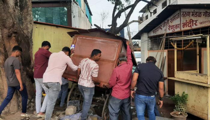 गोडोलीत पालिकेचा हातोडा; रस्त्यावरील 15 फलक हटविले; साईबाबा मंदिर ते जकातनाका परिसर अतिक्रमणमुक्त करण्यास सुरुवात