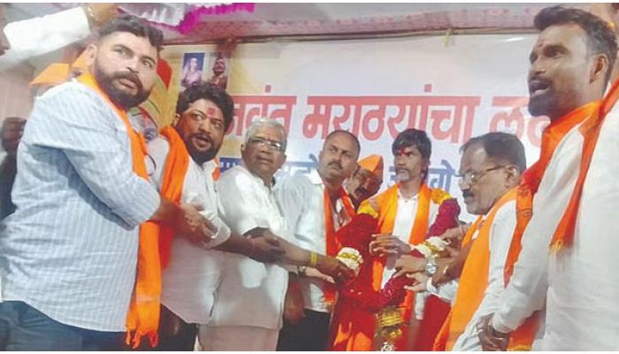 मराठा आरक्षणासाठी जीव पणाला लावू; मागे हटणार नाही : मराठा संघर्ष योद्धा मनोज जरांगे यांचा मायणीत एल्गार