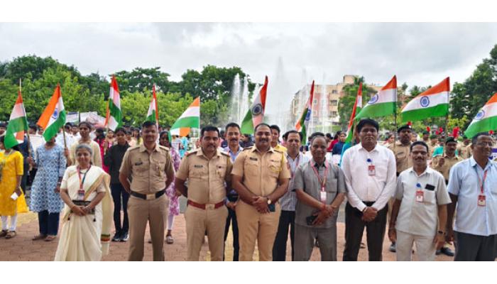 कराडमध्ये वंदे मातरम् गीताच्या 150 व्या वर्षानिमित्त सामूहिक गायन व सायबर जनजागृती रॅली उत्साहात