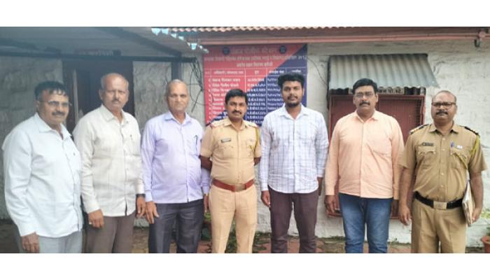 तब्बल 15 वर्षांनी मुलगा सुखरूप घरी; वडील व नातेवाईकांच्या डोळ्यांत आनंदाश्रू; उंब्रज पोलिसांचे सहकार्य