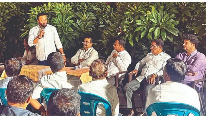 माण-खटावच्या विकासासाठी एकजुटीने काम करुया : ग्रामविकास मंत्री जयकुमार गोरे, वर्धन कारखाना कार्यस्थळावरील बैठकीत मार्गदर्शन