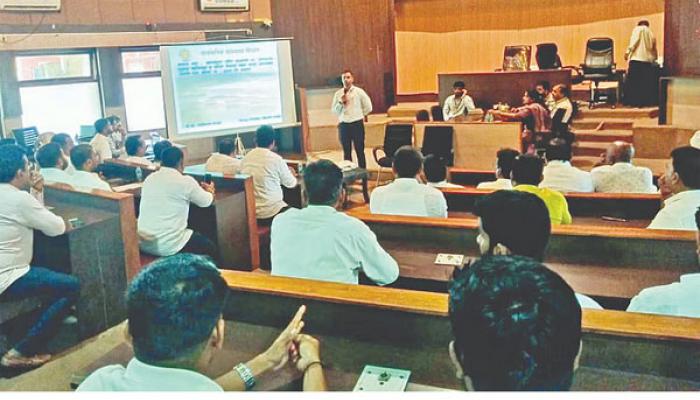 कराड शहराभोवती प्रस्तावित असलेल्या महत्त्वाकांक्षी नेकलेस रोड प्रकल्पाचा प्राथमिक आराखडा सादर; व्हिडिओ चित्रफितीच्या माध्यमातून नगरपालिकेत प्रकल्पाचे सादरीकरण