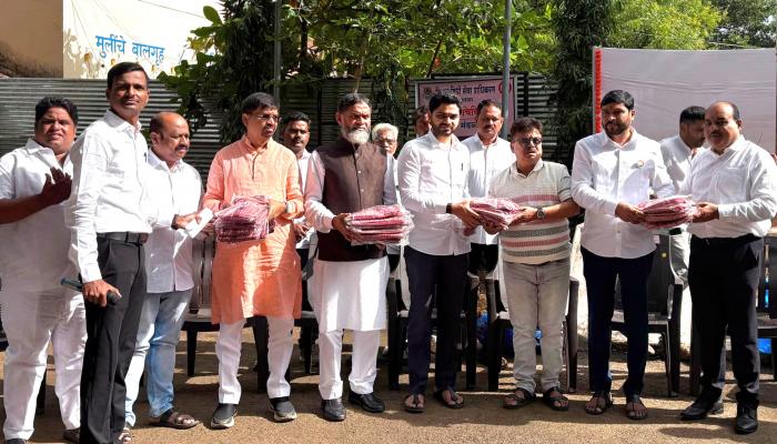 राष्ट्रवादी युवक काँग्रेस (शरदचंद्र पवार पक्ष) तर्फे रिमांड होममधील विद्यार्थ्यांना मोफत गणवेश वाटप