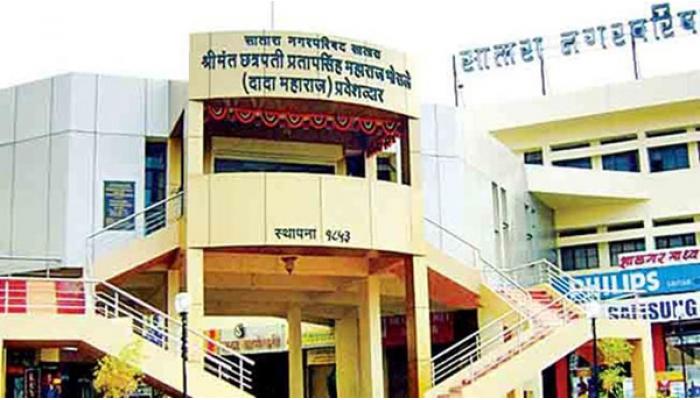 बजावलेल्या नोटिसीप्रमाणे &lsquo;हॉटेल वसंत भोजनालय&rsquo;वर तातडीने कारवाई करावी; शिवसेनेचे शहर संघटक किरण कांबळे यांची नगरपरिषदेकडे मागणी
