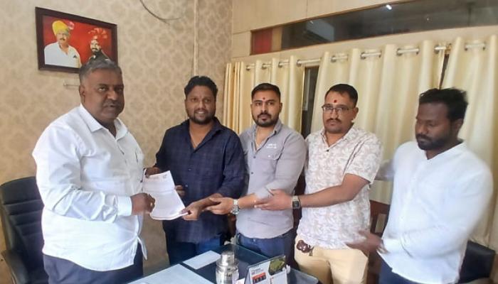 बजावलेल्या नोटिसीप्रमाणे &lsquo;हॉटेल वसंत भोजनालय&rsquo;वर तातडीने कारवाई करावी; शिवसेनेचे शहर संघटक किरण कांबळे यांची नगरपरिषदेकडे मागणी