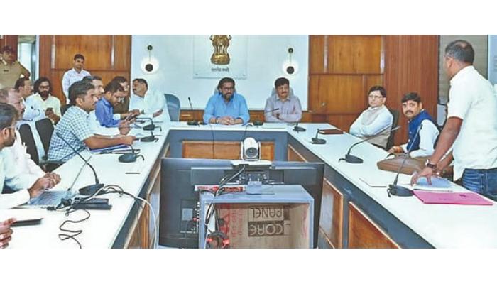 जावली तालुक्यातील प्रकल्पग्रस्तांचे प्रश्न तातडीने मार्गी लावा - सार्वजनिक बांधकाम मंत्री शिवेंद्रराजे भोसले, जिल्हाधिकारी कार्यालयात आढावा बैठकीत सूचना