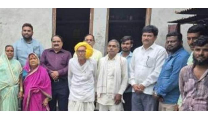 डॉ. संपदा मुंडे यांच्या कुटुंबासाठी विश्वास पाटील यांच्यासह साहित्यिकांचा पुढाकार; मुलीच्या शिक्षणासाठी काढलेले वडिलांचे फेडले कर्ज