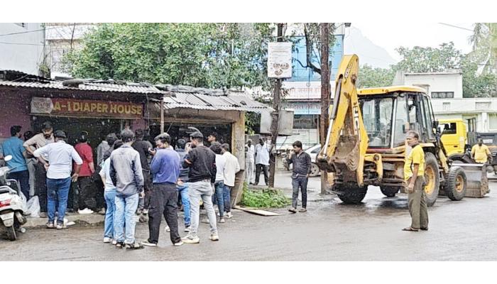 शाहूपुरीतील अतिक्रमणांना पालिकेचा दणका ; वाहतूक कोंडी फोडण्यासाठी जेसीबी मैदानात