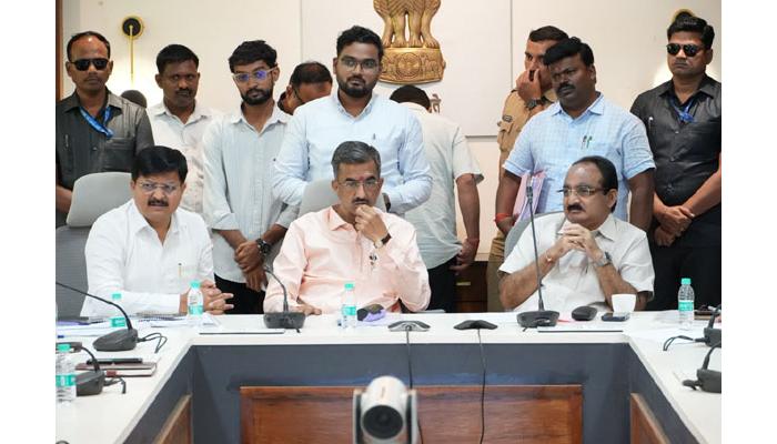 सोळशी प्रकल्पाबाबतच्या शंका व अडचणी दूर करण्यासाठी लोकप्रतिनिधी व ग्रामस्थांची संयुक्त बैठक घ्या - पालकमंत्री शंभूराज देसाई