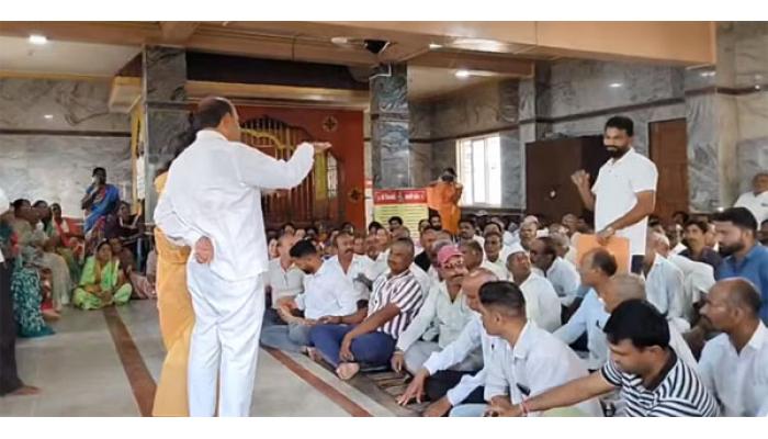 तारगावची ग्रामसभा ठरली वादळी; तरुणाईच्या प्रश्नांनी सत्ताधाऱ्यांची दमछाक, अनेक प्रश्न अनुत्तरित राहिल्याने ग्रामस्थांमध्ये नाराजी