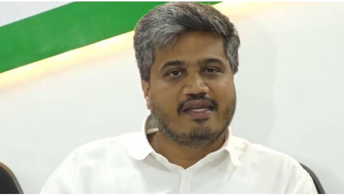 पुरोगामी विचारांच्या परिवारातून आलेल्या नेत्यांकडूनच जिल्ह्यात दहशतीचे राजकारण - आमदार रोहित पवार, सत्तेचा गैरवापर करून पैसा, दबाव आणि दडपशाहीचा वापर केला जात असल्याचा आरोप
