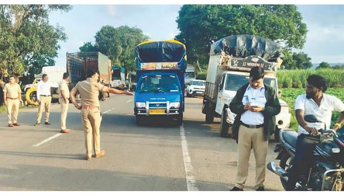 बेशिस्त वाहनचालकांना पुसेगाव पोलिसांचा दणका; ६७ वाहनचालकांवर कारवाई, ५४ हजार रुपये दंड वसूल