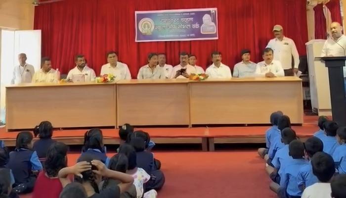 &lsquo;वाढदिवस माझा-आनंद त्यांचा&rsquo; उपक्रमातून जकातवाडी आश्रमशाळेतील १०० चिमुकल्यांना ब्लँकेट व शैक्षणिक साहित्याची भेट