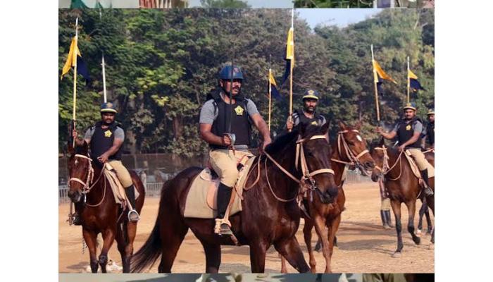 मुंबई पोलिसांच्या अश्वदलाला गृह विभागाकडून निधीचे &lsquo;बळ&rsquo;; अत्याधुनिक सुविधांसह आणखी घोडे ताफ्यात येणार