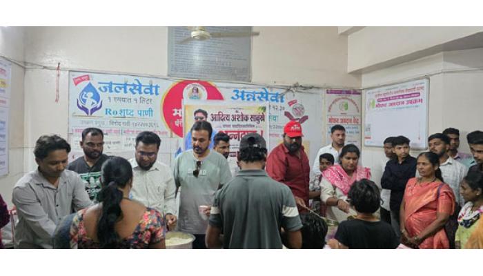 पैगंबरांच्या जयंतीनिमित्त जिल्हा रुग्णालयात रुग्णांच्या नातेवाईकांसाठी भोजन व शिरखुर्म्याचे वाटप; माहेश्वरी चॅरिटेबल ट्रस्ट आणि खिदमत-ए-खल्कतर्फे आयोजन