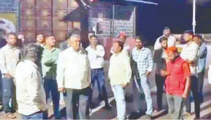 खा. उदयनराजेंविषयी सोशल मीडियावर अवमानकारक पोस्ट; समर्थकांचा पोलिस ठाण्यात ठिय्या, अखेर ८ जणांवर गुन्हा