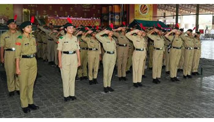 जिल्हा परिषद प्राथमिक व माध्यमिक शाळेतील ६५ विद्यार्थ्यांना लष्करी प्रशिक्षण; झेडपीचा नाविन्यपूर्ण उपक्रम, शिक्षणाधिकारी अनिस नायकवडी यांची माहिती