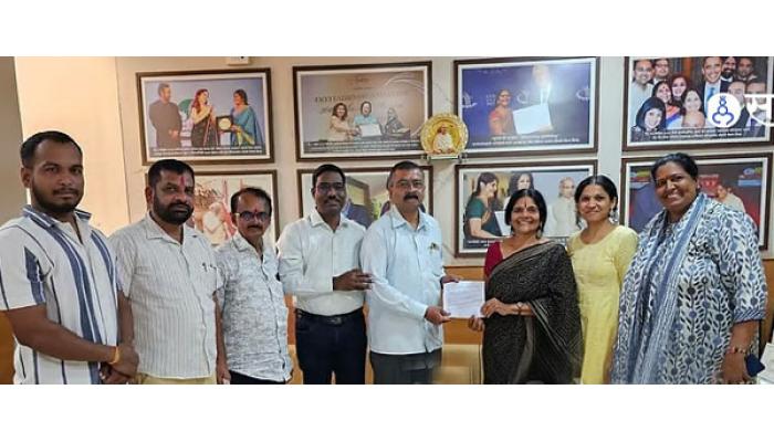 54 डॉक्टरांनी मित्राच्या कुटुंबास कर्जमुक्त करुन समाजासमोर ठेवला आदर्श; डॉ. कोडलकर यांच्या निधनानंतर हाऊसिंग लोन फेडण्यासाठी 18 लाखाची रक्कम केली उभी