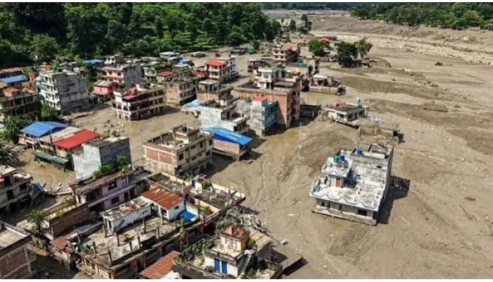 नेपाळमधील भीषण महापुरातील मृतांची संख्या १,००३ वर; अद्याप सुमारे ४,००० नागरिक बेपत्ता, घरे, वाहने, रस्ते आणि पूल वाहून गेले