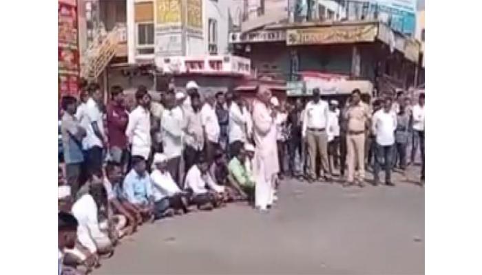 पुसेगाव बाजारपेठ कडकडीत बंद, रस्त्याच्या कामाबाबत तोडगा न निघाल्यास तीव्र आंदोलनाचा इशारा, मुख्य बाजारपेठेतूनच महामार्ग रस्ता झाला पाहिजे
