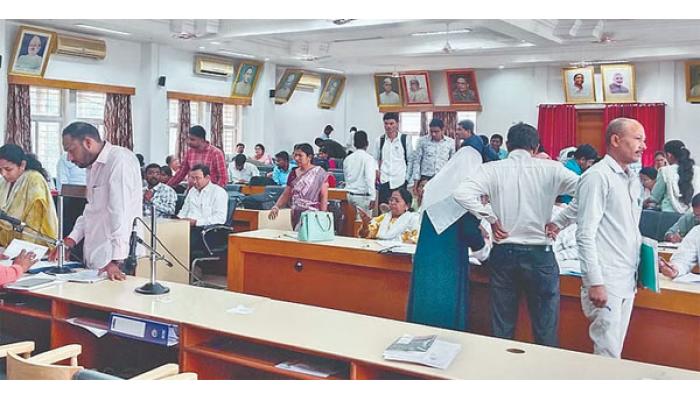 शिक्षण सेवकांच्या भरतीच्या अनुषंगाने सातारा जिल्हा परिषदेत शिक्षकांच्या कागदपत्रांची तपासणी - शिक्षणाधिकारी अनिस नायकवडी यांची माहिती