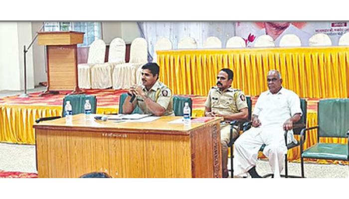 वाई तालुक्यात प्रत्येक गणेश मंडळासाठी एक पोलीस कर्मचारी नियुक्त करणार - उपविभागीय पोलिस अधिकारी सुनील साळुंखे, नियमांचे उल्&zwj;लंघन करणार्&zwj;यांवर कारवाई