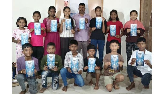 माहुलीतील विद्यार्थ्यांच्या हातात &lsquo;खेळण्यांचा खजिना&rsquo;; 'साहित्यवेल'च्या गावोगावी वाचन प्रसार जनजागृती अभियानाला उत्स्फूर्त प्रतिसाद