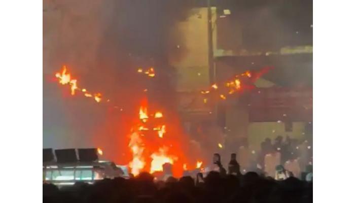 राजवाडा परिसरात ड्रॅगन पेटला; नागरिकांची पळापळ, सह्याद्रीचा राजा मित्र मंडळाच्या श्री आगमन मिरवणुकीत थरार