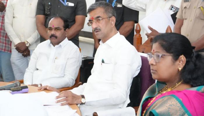 पाटणच्या नगरपंचायतीच्या विकास कामांसाठी निधी उपलब्ध करून दिला जाईल - पालकमंत्री शंभूराज देसाई, पाटण पंचायत समितीत विकास कामांचा घेतला आढावा