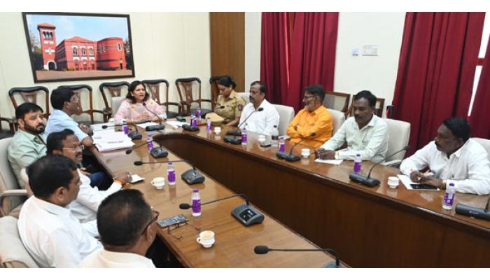 आचारसंहिताच्या निर्देशांचे काटेकोर पालन करावे- आयुक्त शीतल तेली-उगले, विभागीय आयुक्त कार्यालयात राजकीय पक्षांची बैठक संपन्न