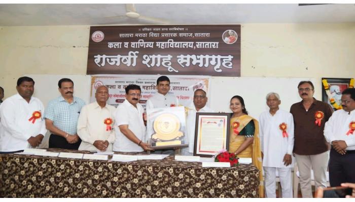 मधुसूदन मोहिते यांना 'कै. रावबहादूर संभाजीराव मोरे दुदुस्कर सामाजिक कृतज्ञता पुरस्कार' प्रदान; ज्ञान हेच वैचारिक उत्क्रांतीचे मूळ साधन : कुलगुरू डॉ. ज्ञानदेव म्हस्के