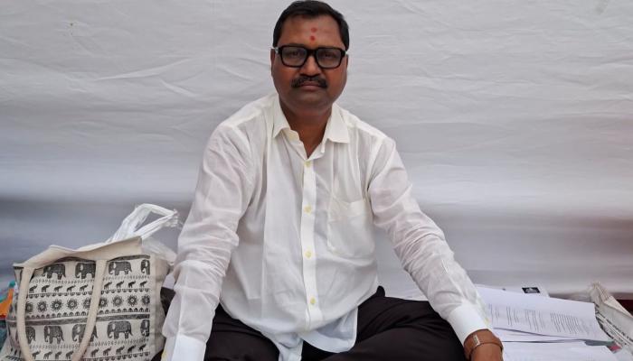 ग्रामपंचायत हद्दीतील गॅस कामातील खोदकाम, मुरूम उत्खननाची चौकशी करा