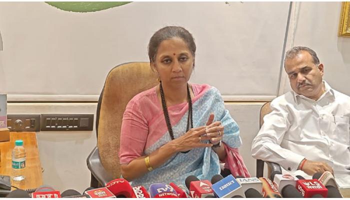 शक्तिपीठाला लाख कोटी, शेतकऱ्याला काय? दुष्काळात निवडणुकांची घाई कशाला? सुप्रिया सुळे यांचा सरकारवर घणाघात, आधी शेतकरी वाचवा, निवडणुका नंतर घेण्याची मागणी