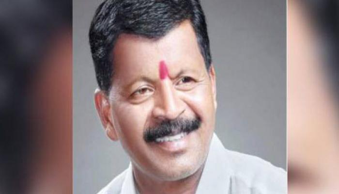 वनविभागाच्या रिल स्टार अधिकाऱ्याला घरी घालवा; दलित महासंघाचे अध्यक्ष उमेश चव्हाण यांनी मागणी