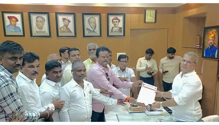 भैरवनाथ देवस्थानात &lsquo;विकासा&rsquo;च्या नावाखाली सिमेंटचा मारा? कॉंक्रीटीकरणावर ठाकरे गटाचा सवाल; कामाची तांत्रिक चौकशी, ठेकेदारावर कारवाईची नगराध्यक्षांकडे मागणी