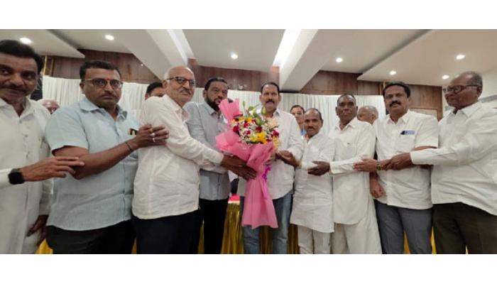 &lsquo;खासदारकीपेक्षा जनसेवा मोठी; जिल्हा बँकेत पदासाठी नव्हे, लोकांसाठी - उदयनराजेंचा स्पष्ट संदेश, घराण्याच्या परंपरेशी तडजोड नाही