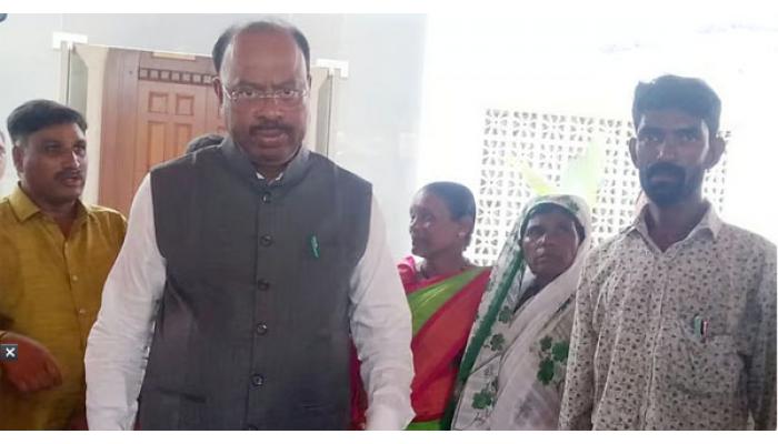राज्यातील पारधी समाजाच्या अतिक्रमित जमिनींचे सातबारे करण्यासाठी कार्यवाही होणार; महसूलमंत्री चंद्रशेखर बावनकुळे यांनी निर्देश दिले
