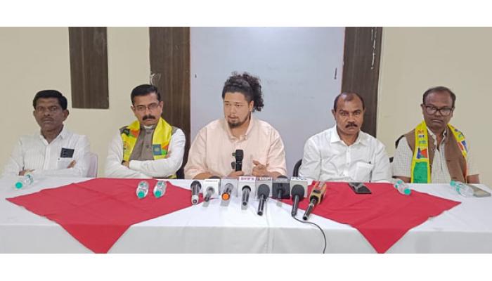 महाराष्ट्रात एकही मराठी शाळा बंद पडू देणार नाही; अकोला पॅटर्न राज्यभर राबवणार - सुजात आंबेडकर, शिक्षक व पदवीधर मतदारसंघासाठी वंचितचे उमेदवार जाहीर