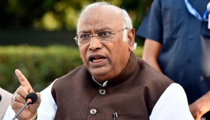 राष्ट्रपतींनी भेटल्यानंतर इंडिया आघाडीचे नेते सरन्यायाधीशांची घेणार भेट; ज्ञानेश कुमार यांच्याराजीनाम्यासाठी विरोधी पक्ष आक्रमक