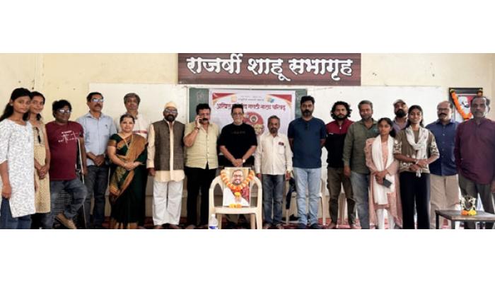 मराठीचा दादा अभिनेता हरपला - जयेंद्र चव्हाण, ज्येष्ठ अभिनेते नाना पाटेकर यांना सातारच्या रंगकर्मींच्या वतीने श्रद्धांजली