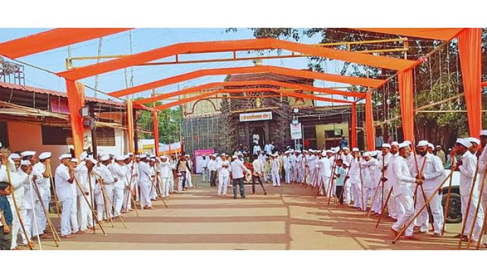 वाई तालुक्यातील पांडे गावाची साडेतीनशे वर्षांपासूनची &lsquo;उभ्याचे नवरात्र&rsquo; परंपरा; सामूहिक श्रद्धेचा उत्सव
